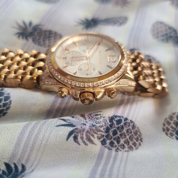 Micheal Kors Watch - Picture 4 of 5